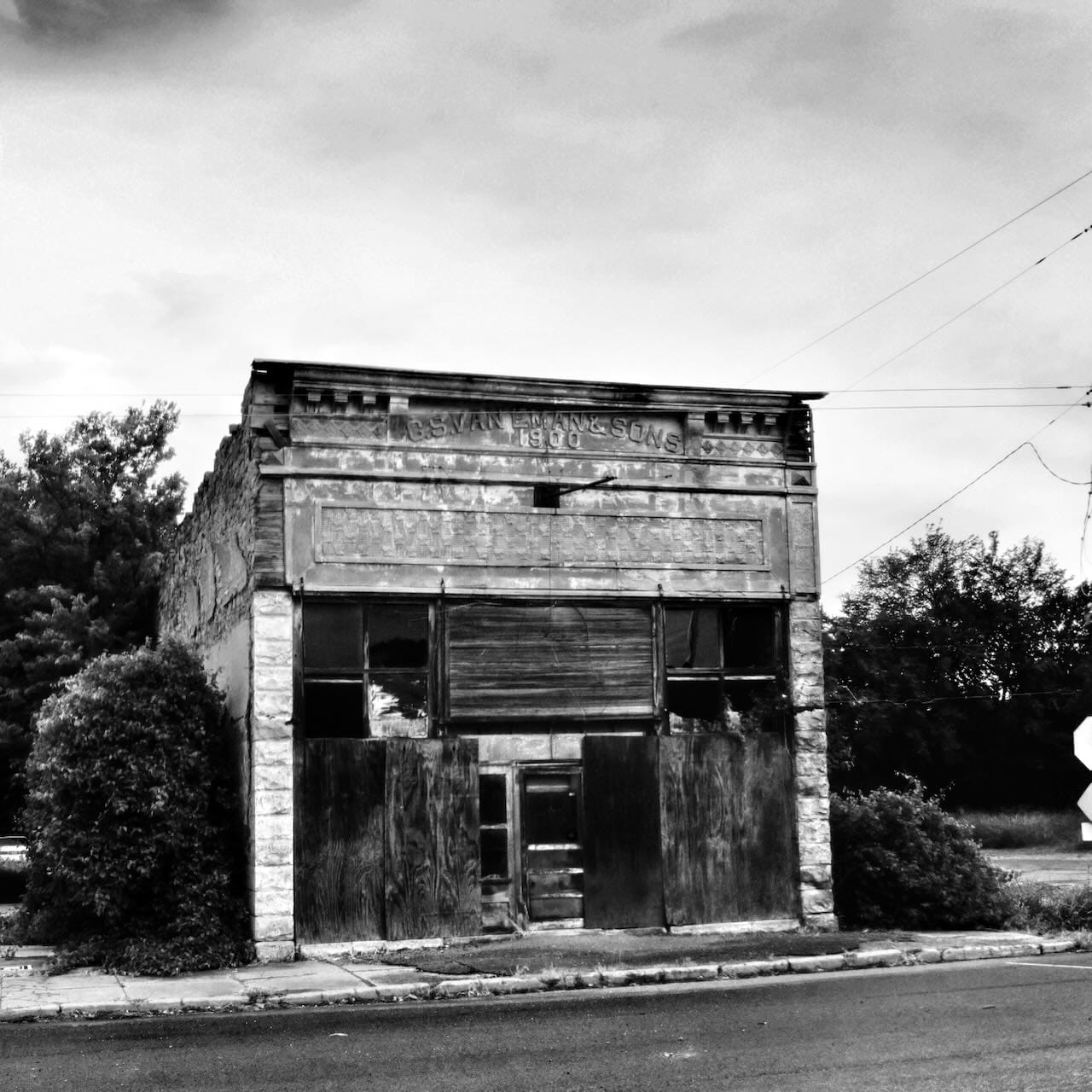 Abandoned building 7388922230 o