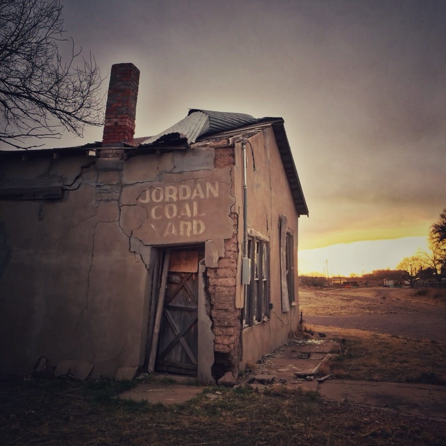 A crooked house 32484444944 o