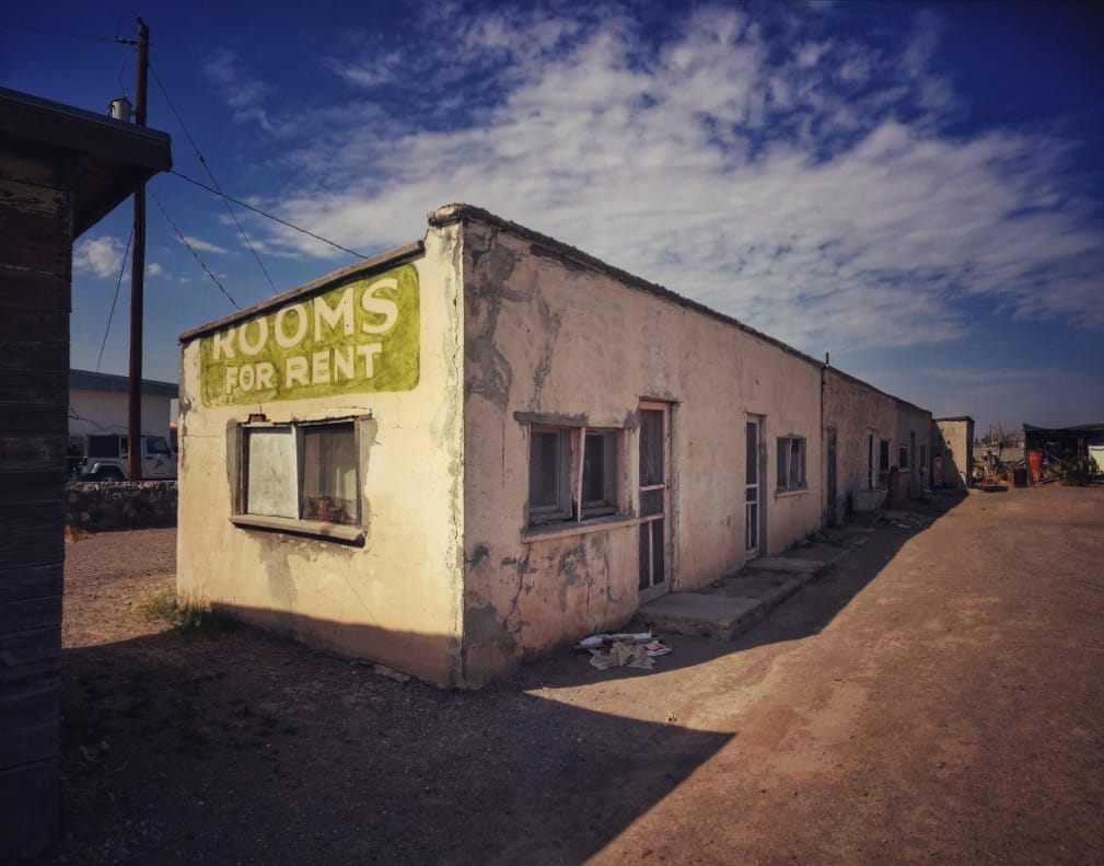 Rooms to let fifty cents 33304952835 o