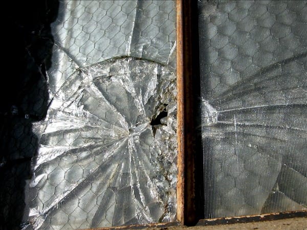 Broken window 63634769 o