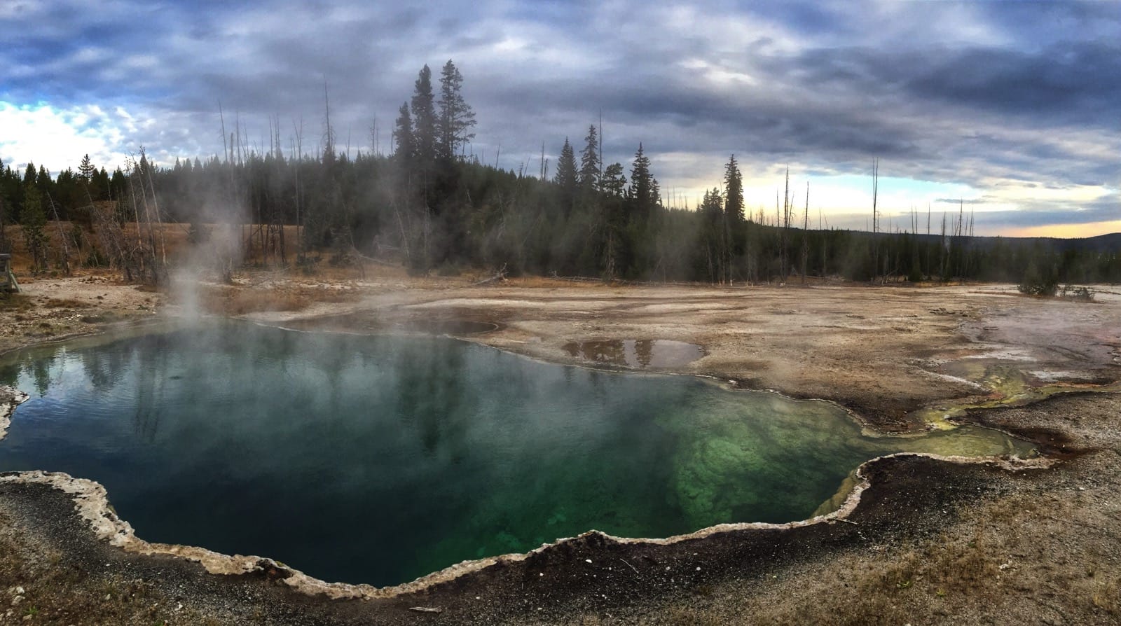 Bottomless pool yellowstone westthumb aluminumdreams 29886145301 o